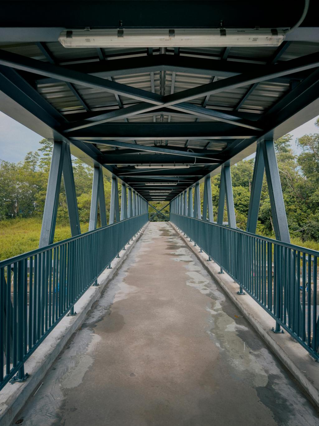La promesa de una pasarela en el ingreso a Sierras no apaga los incendios